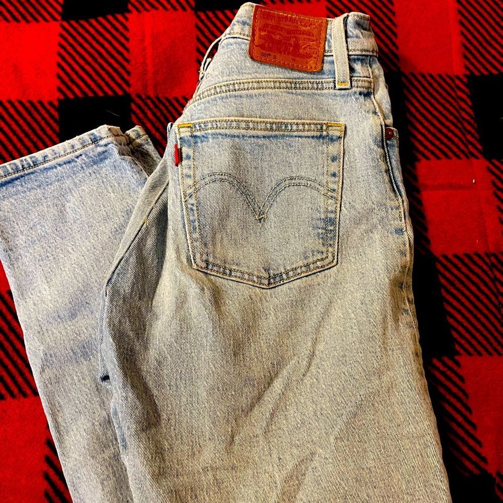 Woman’s vintage levis w28 L32